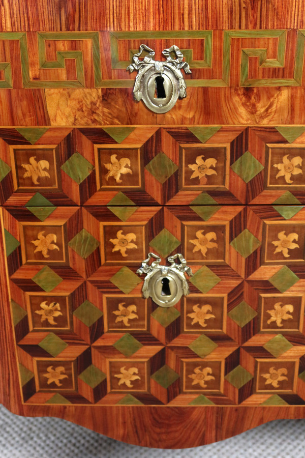 Commode sauteuse Transition XVIIIème siècle