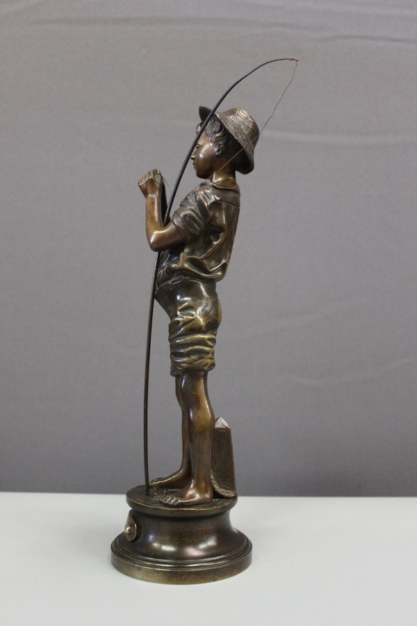 Bronze by Lavergne depicting a fisherman, circa 1900