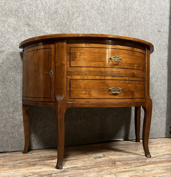 Halbmondkommode im Übergangsstil Louis XV / Louis XVI aus Mahagoni mit Intarsien aus Ebenholzfilets