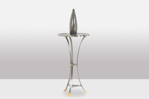 Guéridon « Canabas » en cuir patiné, acier, et laiton doré. Contemporain. LS59502209H