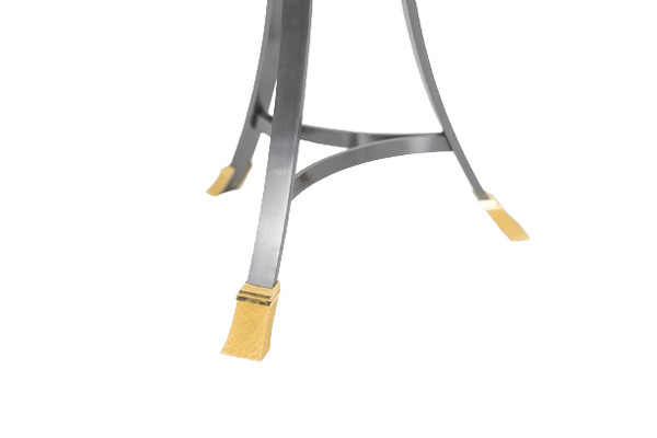 Guéridon « Canabas » en cuir patiné, acier, et laiton doré. Contemporain. LS59502209H