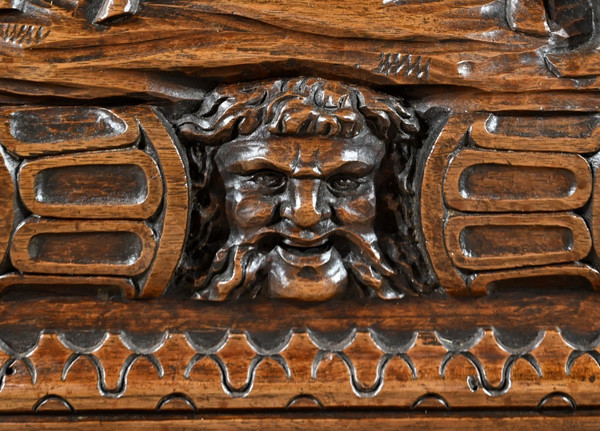 French walnut chest, Italian Renaissance style - Late 18th century