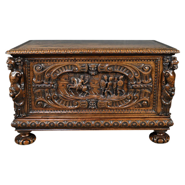 French walnut chest, Italian Renaissance style - Late 18th century