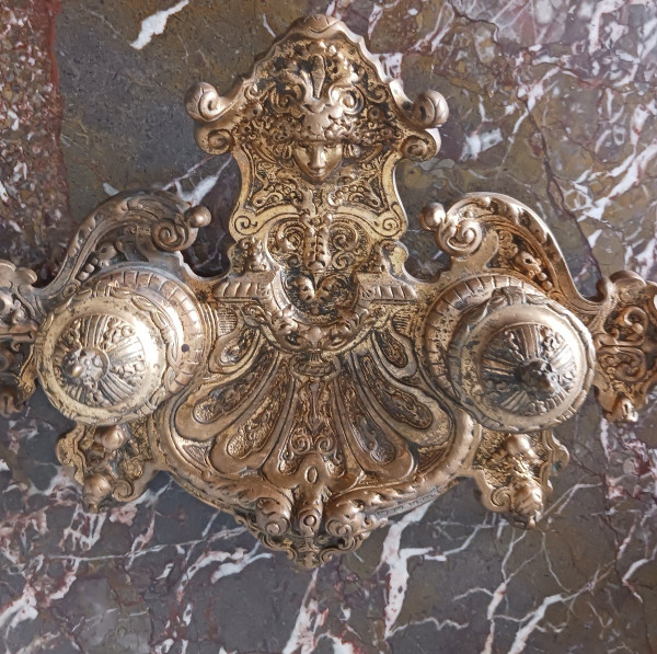 France, époque Napoléon III - encrier en métal doré - style Louis XIV Régence