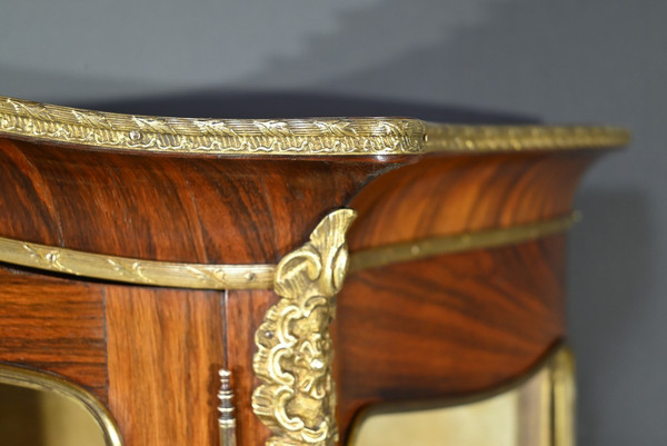 Vetrina in palissandro, periodo Napoleone III, stile Luigi XV/Luigi XVI - metà del XIX secolo