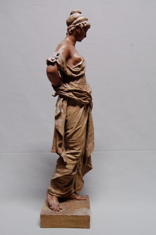 Goldscheider Grande Sculpture Femme Vêtue d'Un Drapé à l'Antique
