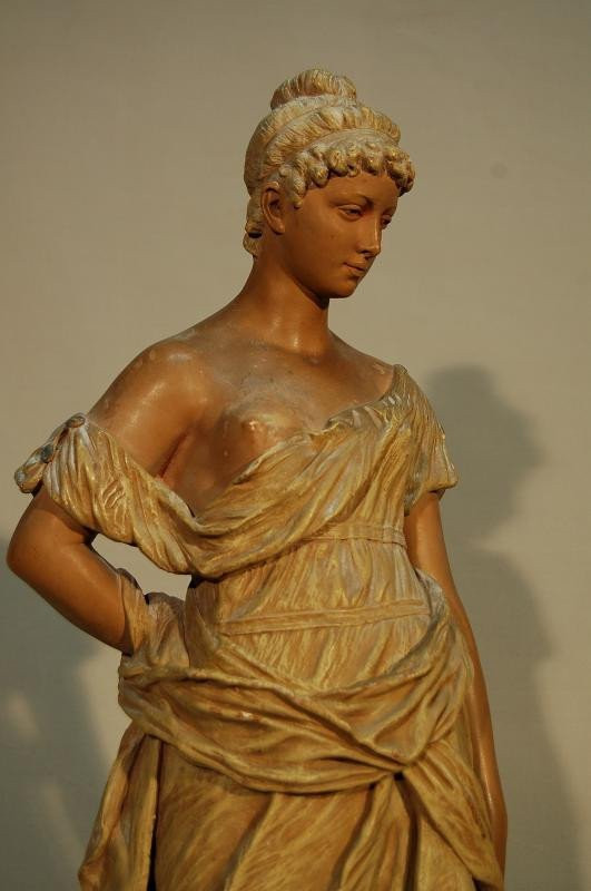 Goldscheider Grande Sculpture Femme Vêtue d'Un Drapé à l'Antique