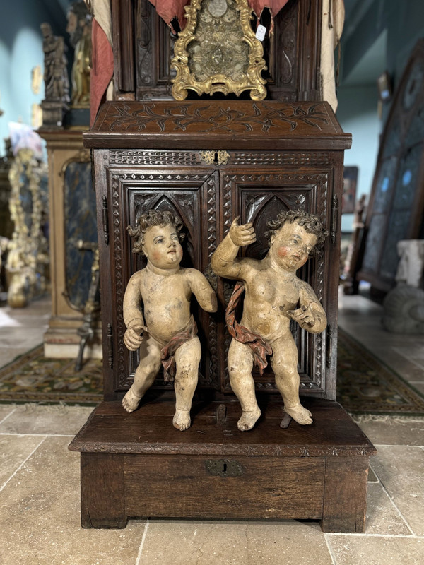 Large Pair Of Angels - 17th century