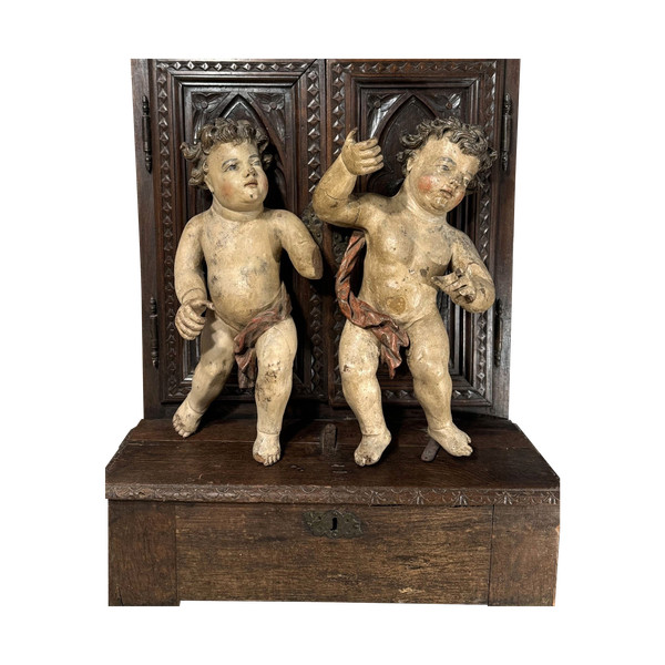 Large Pair Of Angels - 17th century