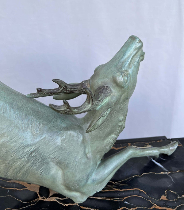 Grande cervo in bronzo antico firmato Hugonnet
