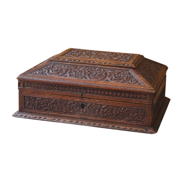 Armorial box in the style of Bagard, 18th century