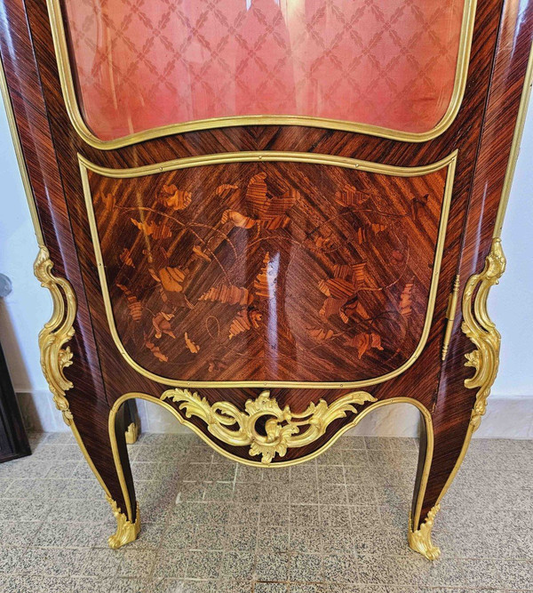 Geschwungene Vitrine St Louis XV Aus Intarsien Und Goldbronze