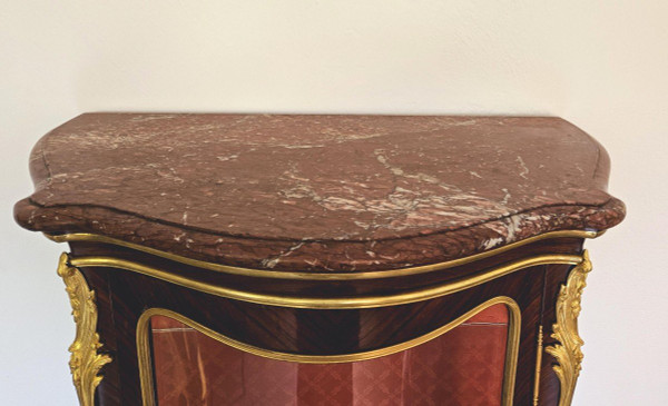 Geschwungene Vitrine St Louis XV Aus Intarsien Und Goldbronze