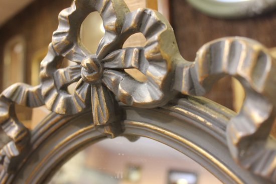 Specchiera ovale piccola in stile Luigi XVI patina e oro 36 x 52 cm