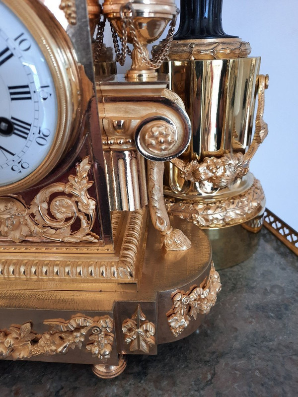 Pendule En Bronze XIXe Ciselé Et Doré Au Mercure