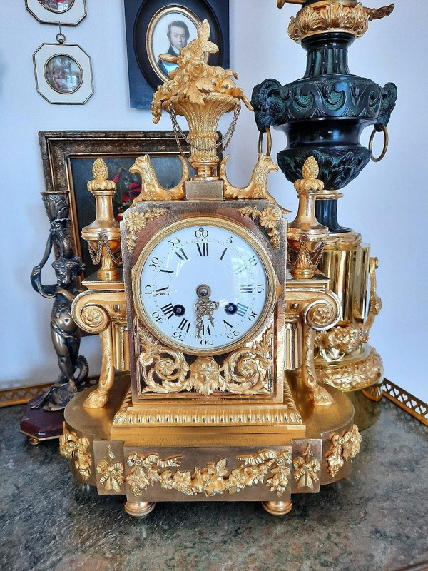Pendule En Bronze XIXe Ciselé Et Doré Au Mercure