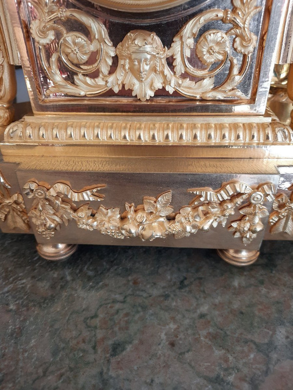Pendule En Bronze XIXe Ciselé Et Doré Au Mercure