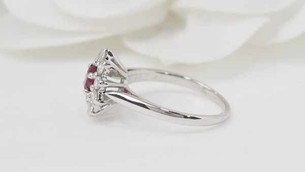 Anello Margherita in oro bianco, rubini e diamanti 