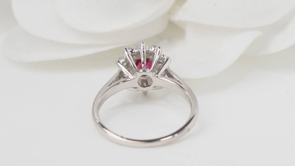 Anello Margherita in oro bianco, rubini e diamanti 