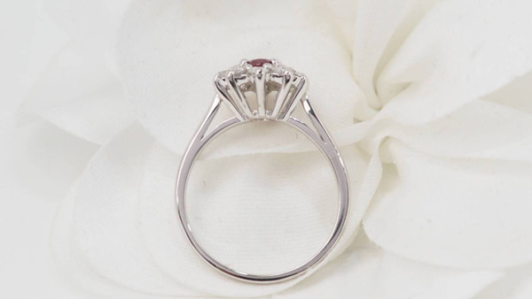Anello Margherita in oro bianco, rubini e diamanti 