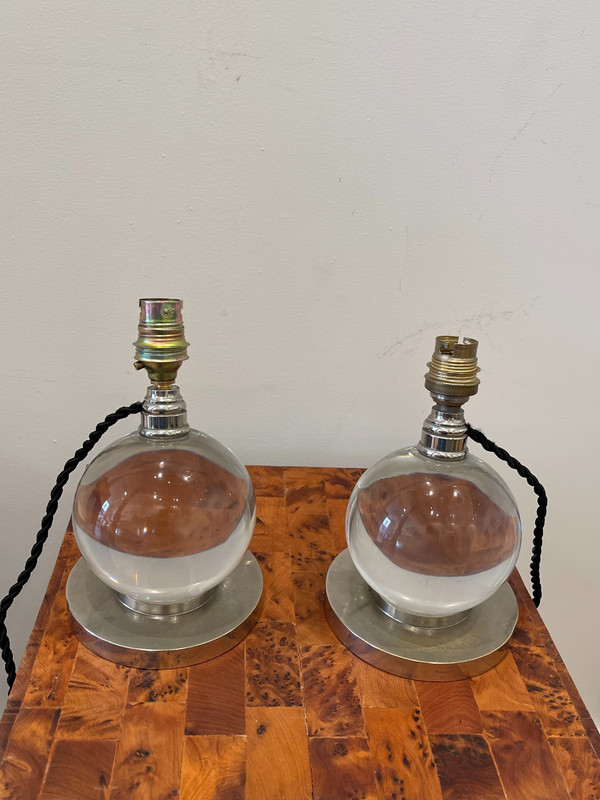  Coppia di lampade a sfera in cristallo, Jacques ADNET (1900-1984) per BACCARAT