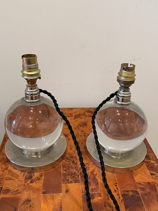  Coppia di lampade a sfera in cristallo, Jacques ADNET (1900-1984) per BACCARAT