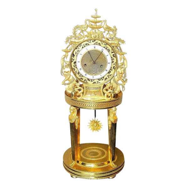 Bedeutende Karyatidenuhr aus der Empirezeit