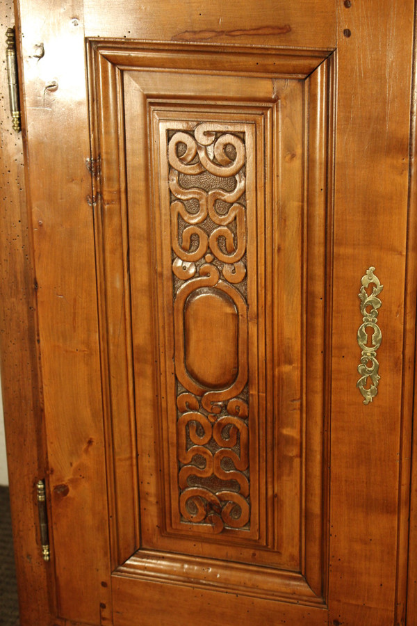Small 18th century walnut sideboard