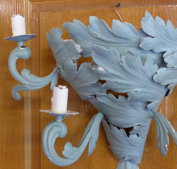 Cornet-shaped wall light in wrought iron with patinated foliage, 1930s period