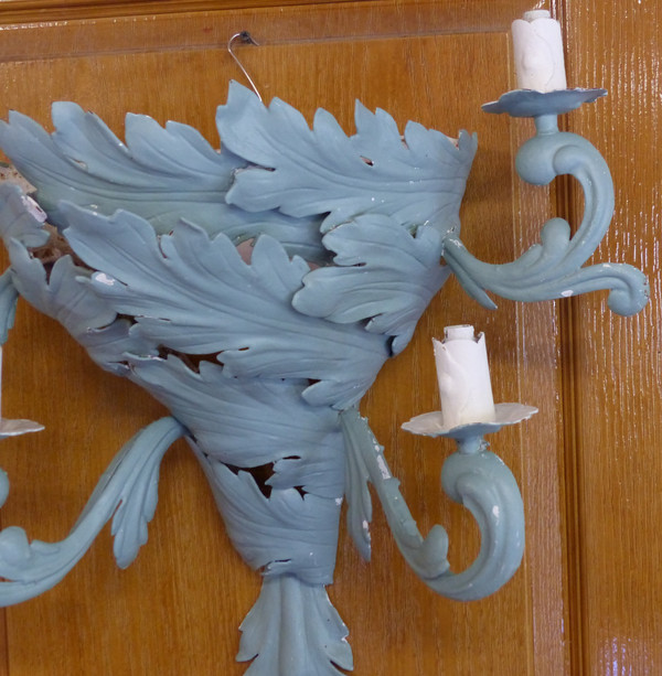 Cornet-shaped wall light in wrought iron with patinated foliage, 1930s period