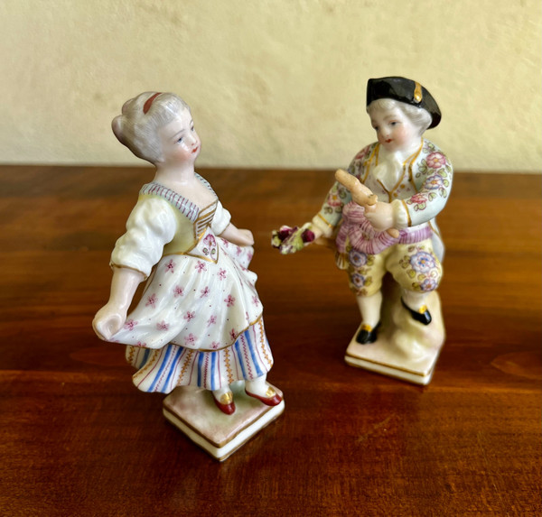 Statuettes en porcelaine de Saxe décorée main,  sans défauts, 