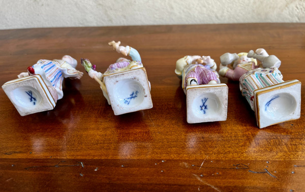 Statuettes en porcelaine de Saxe décorée main,  sans défauts, 