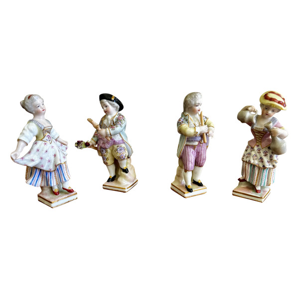Statuettes en porcelaine de Saxe décorée main,  sans défauts, 