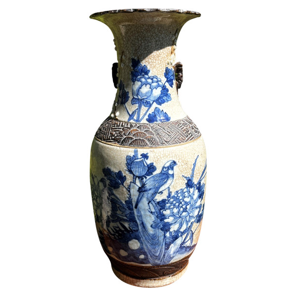 Vase Nankin, grès de Chine décor main bleu en relief, en parfait état. 