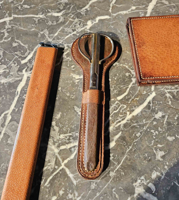 Schreibtischset aus Leder mit Sattlerei und geschliffenem Glas 8-teilig Dlg Hermès