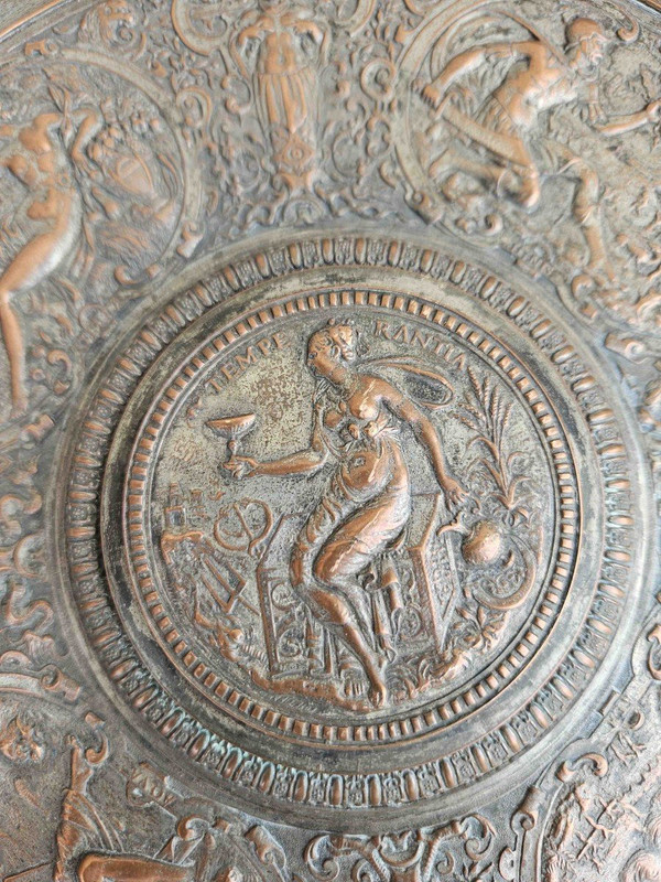Briot François (1550-1616) tray, original in the Louvre