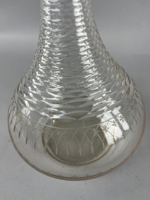 Crystal carafe with fish scale decoration