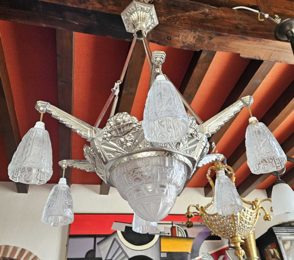 Lampadario Art Déco di grandi dimensioni a 7 luci in metallo cromato e vetro satinato