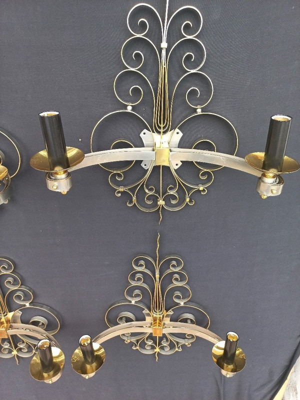 Suite di quattro lampade da parete in ottone dorato, circa 1940