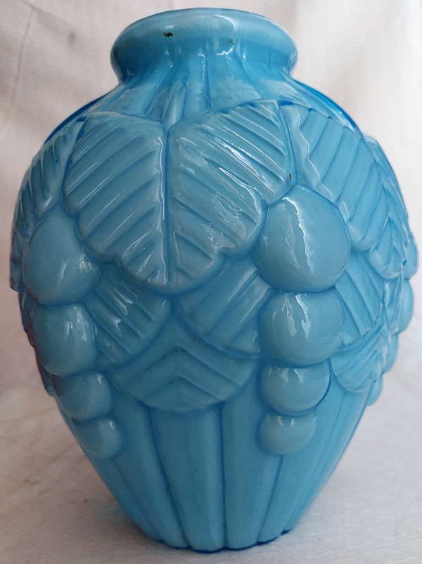 Vase en opaline bleu art déco 20ème