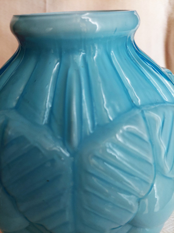 Vase en opaline bleu art déco 20ème
