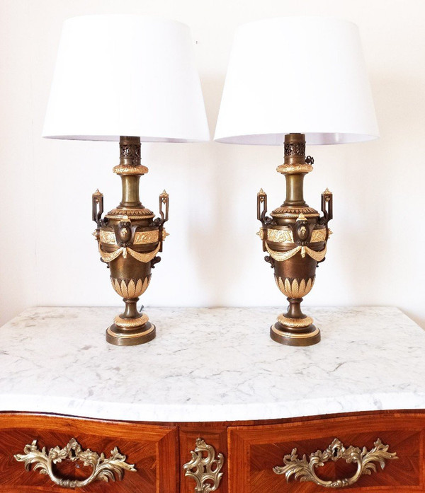 Importante Paire De Lampes à l 'Antique En Bronze Patiné Et Doré XIXe Siècle