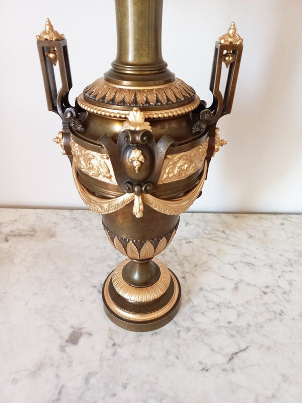 Importante Paire De Lampes à l 'Antique En Bronze Patiné Et Doré XIXe Siècle