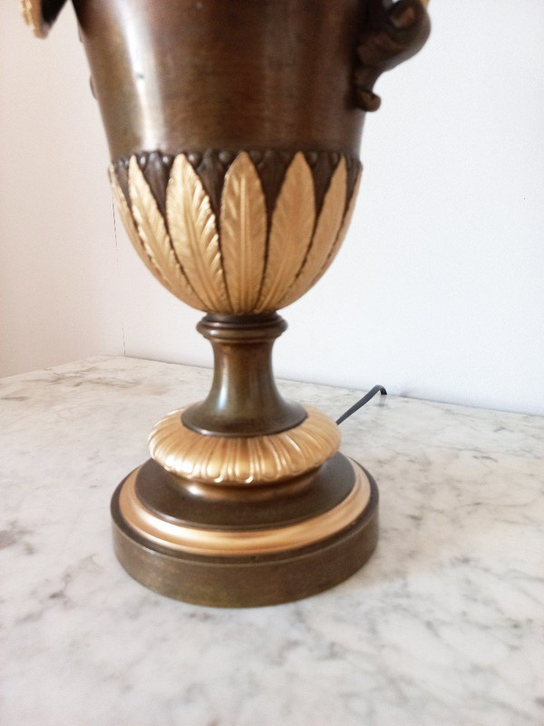 Importante Paire De Lampes à l 'Antique En Bronze Patiné Et Doré XIXe Siècle