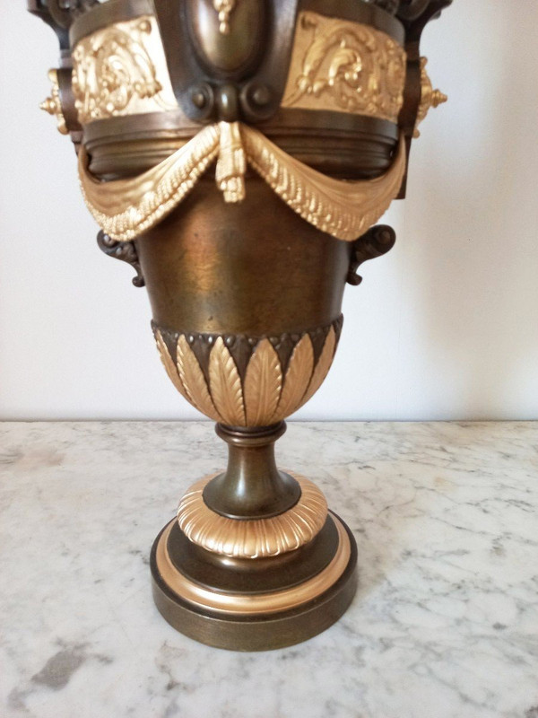 Importante Paire De Lampes à l 'Antique En Bronze Patiné Et Doré XIXe Siècle