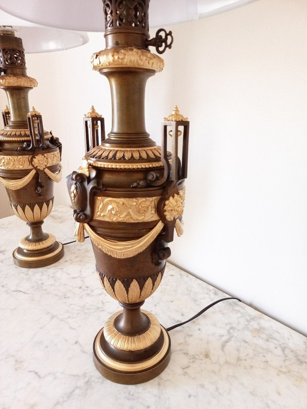 Importante Paire De Lampes à l 'Antique En Bronze Patiné Et Doré XIXe Siècle