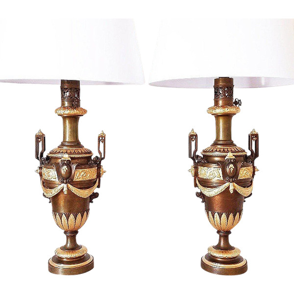 Importante Paire De Lampes à l 'Antique En Bronze Patiné Et Doré XIXe Siècle