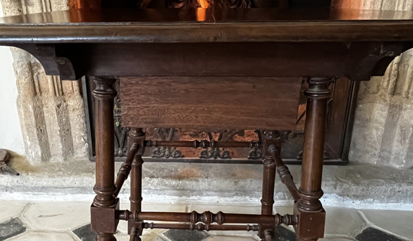 Table en noyer massif, dite "de changeur"