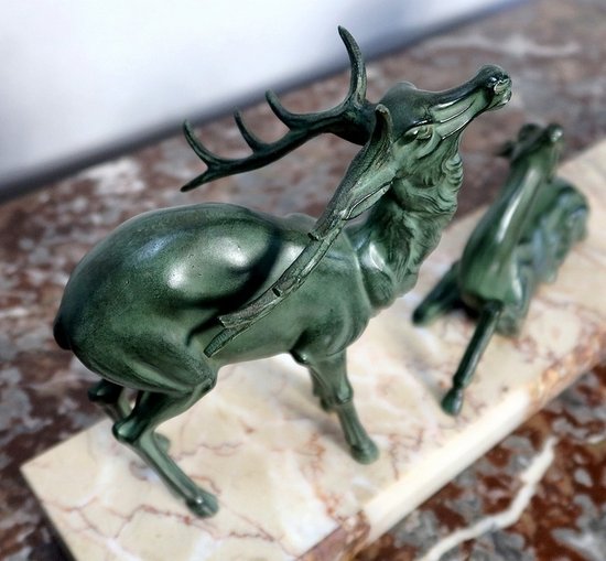 Patinated spelter "Deer and its hinds", Art Deco period - Early 20th century