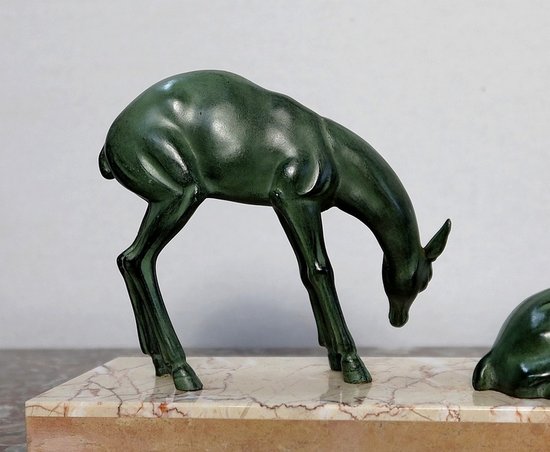 Patinated spelter "Deer and its hinds", Art Deco period - Early 20th century